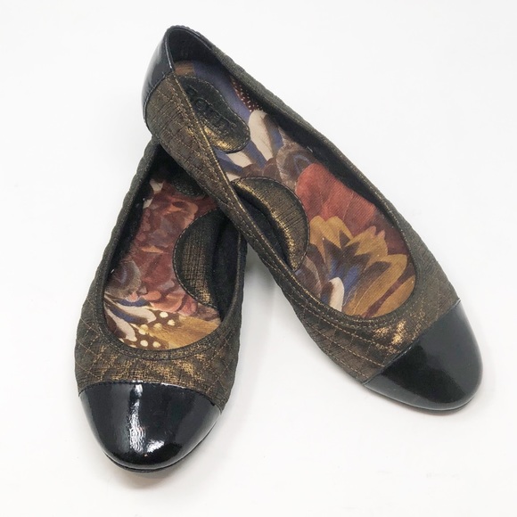 Born Shoes - BORN Gold & Black Patent Leather Ballet Flats-Sz 9